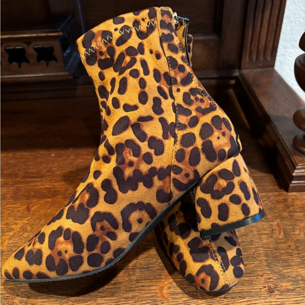 NWOT- LEOPARD BOOTIES